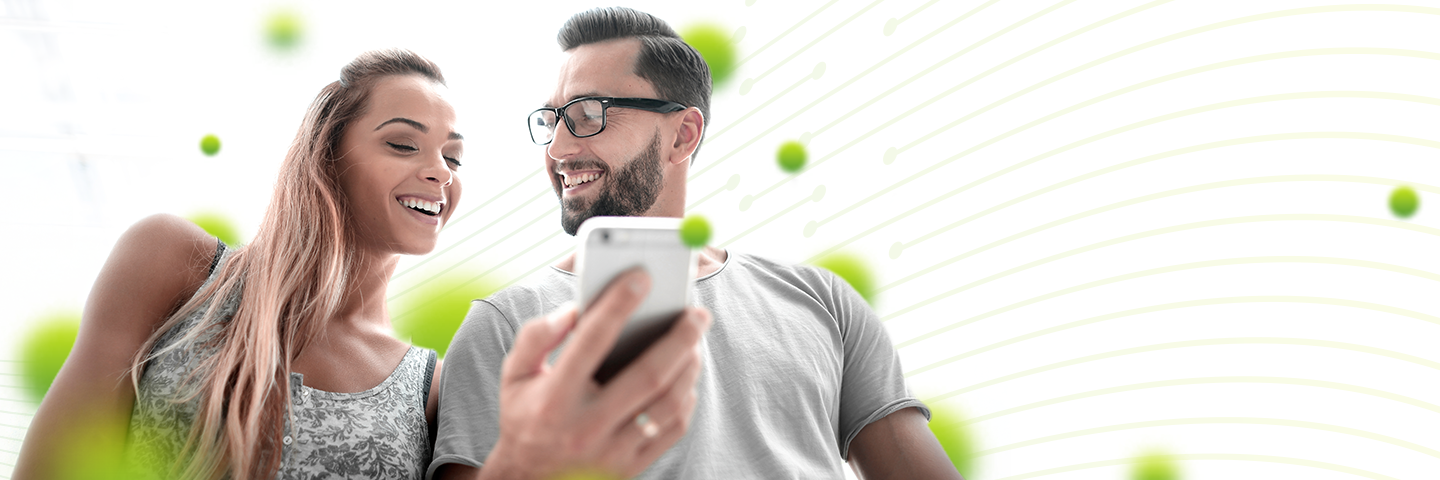 Zdjęcie kobiety i mężczyzny używających Comfino